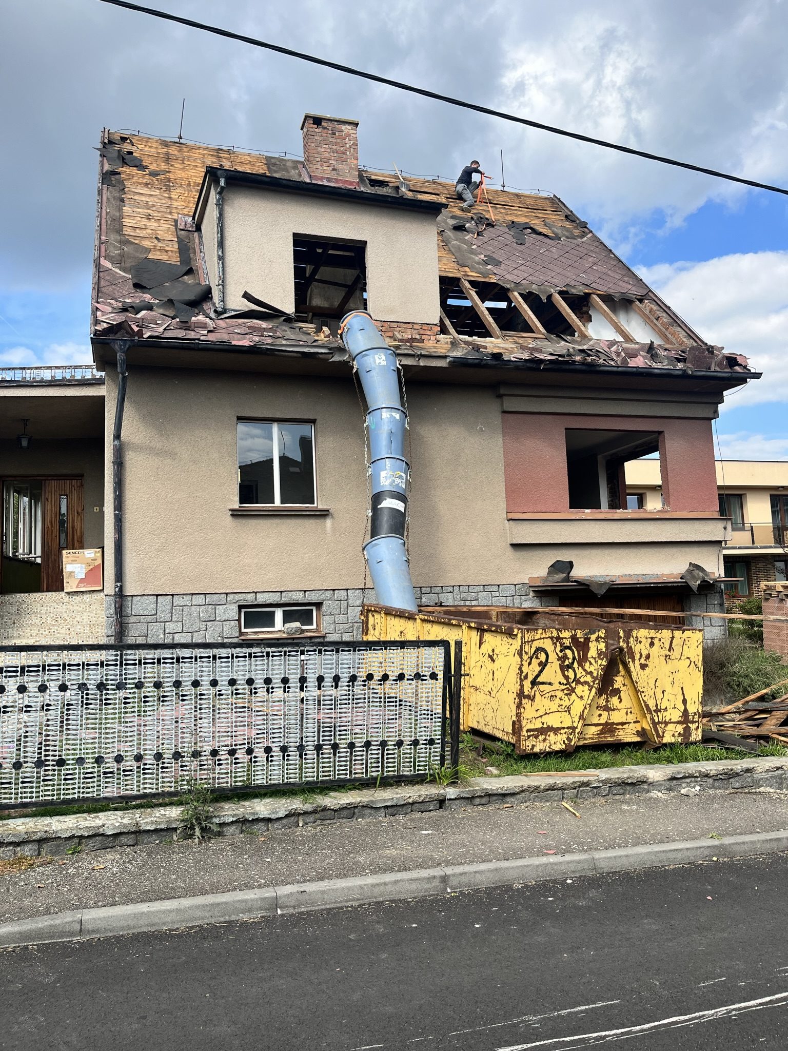 Demolice střechy