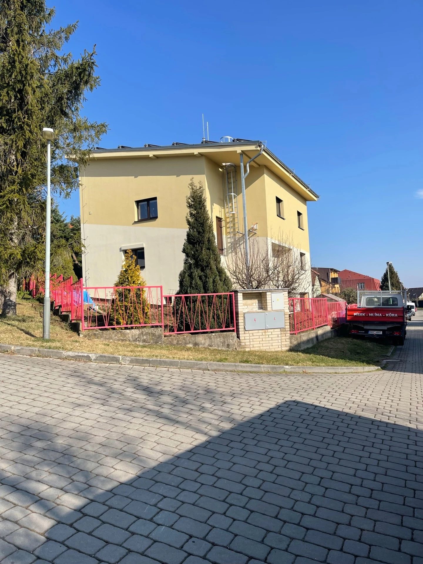 Nástavba Dolní Počernice